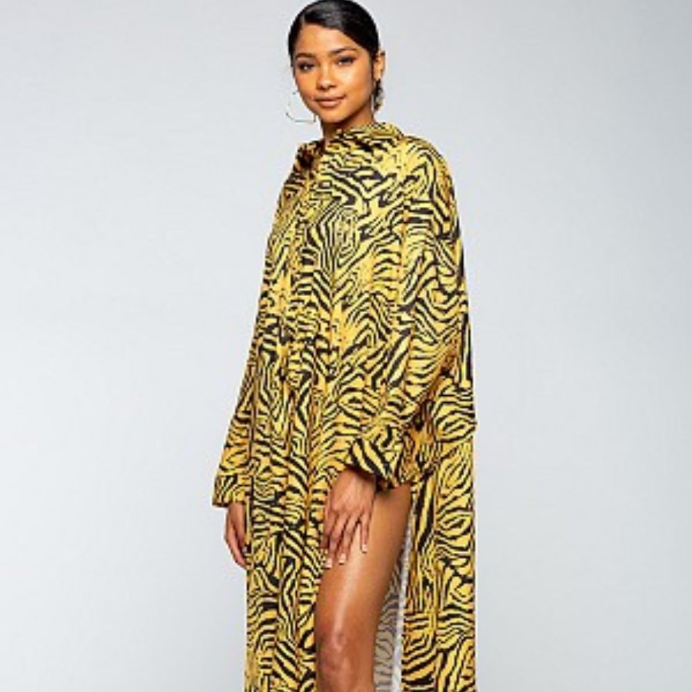 LARGE AND LONG ANIMAL PATTERN SHIRT ( BACK DETAIL)